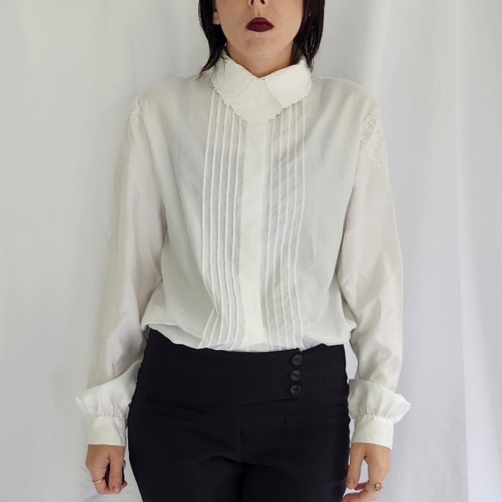 80s/90s White Pleated Blouse‎ with Embroidered Details